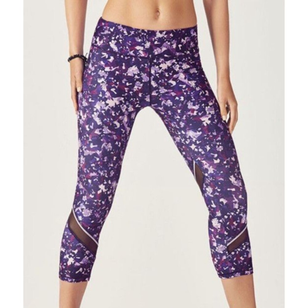 Fabletics Debbie Reflective Capri Leggings Medium Purple Camo Gym Yoga Pilates